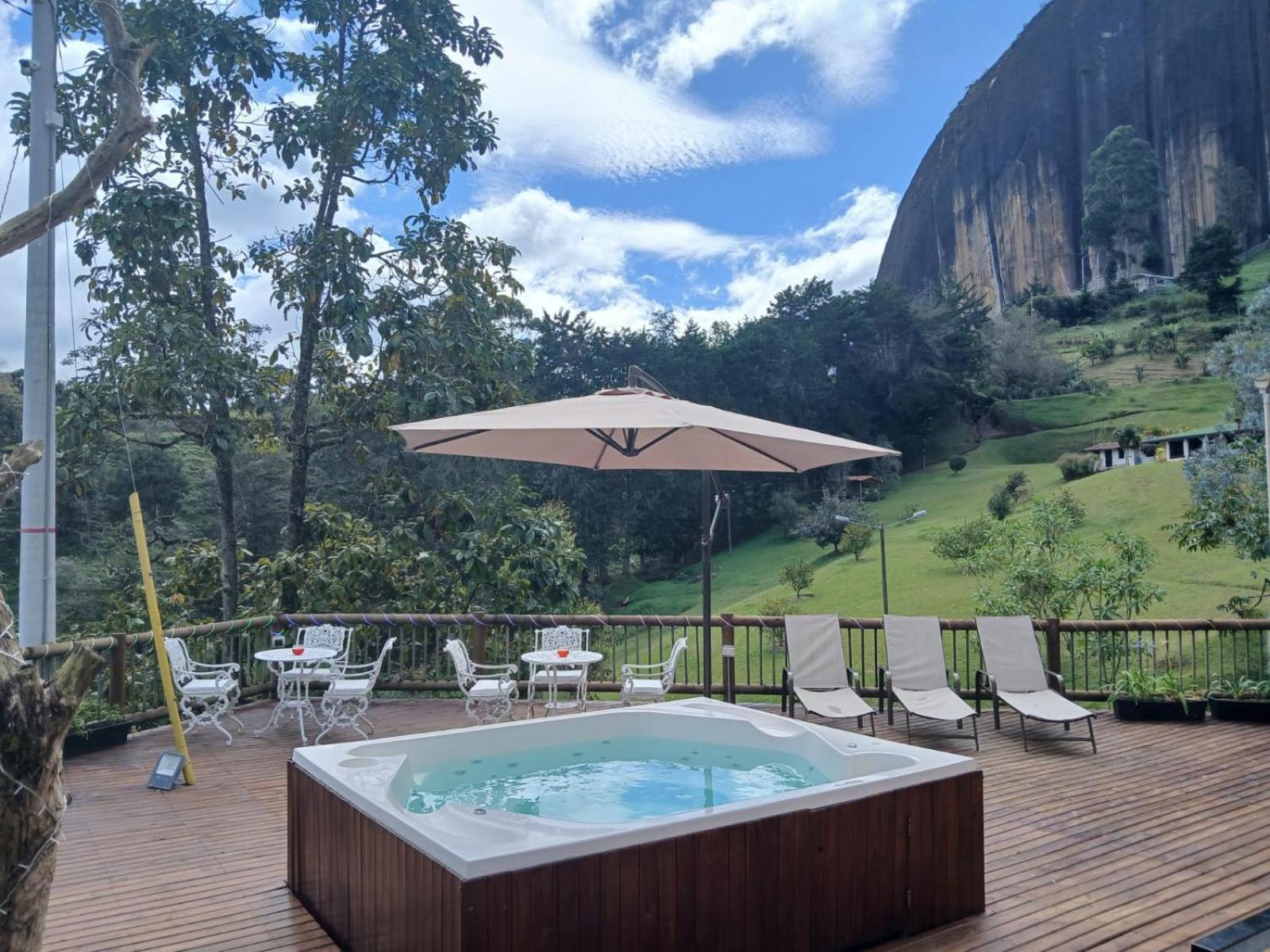Piedra Del Penol Hotel Guatapé エクステリア 写真