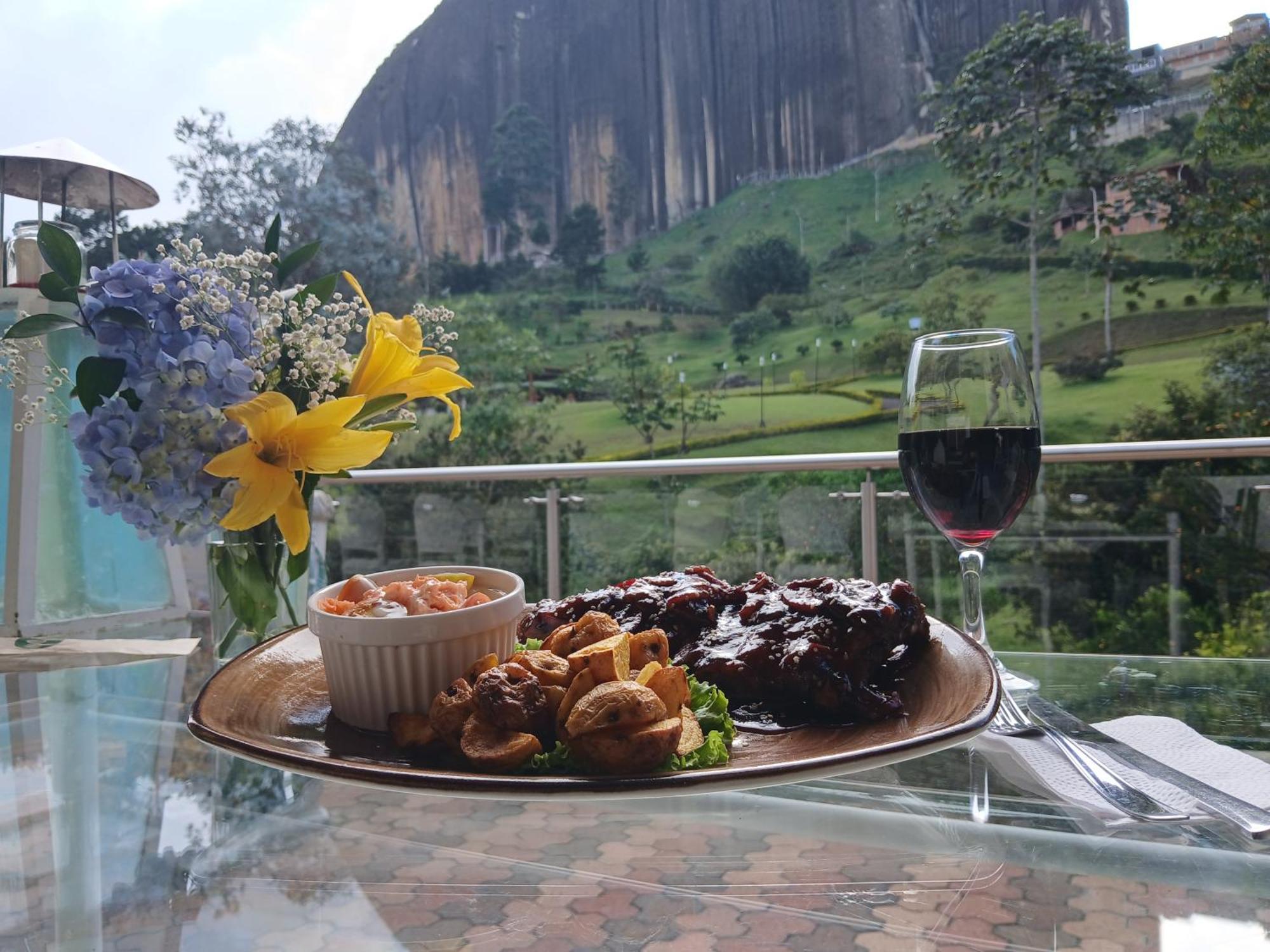 Piedra Del Penol Hotel Guatapé エクステリア 写真