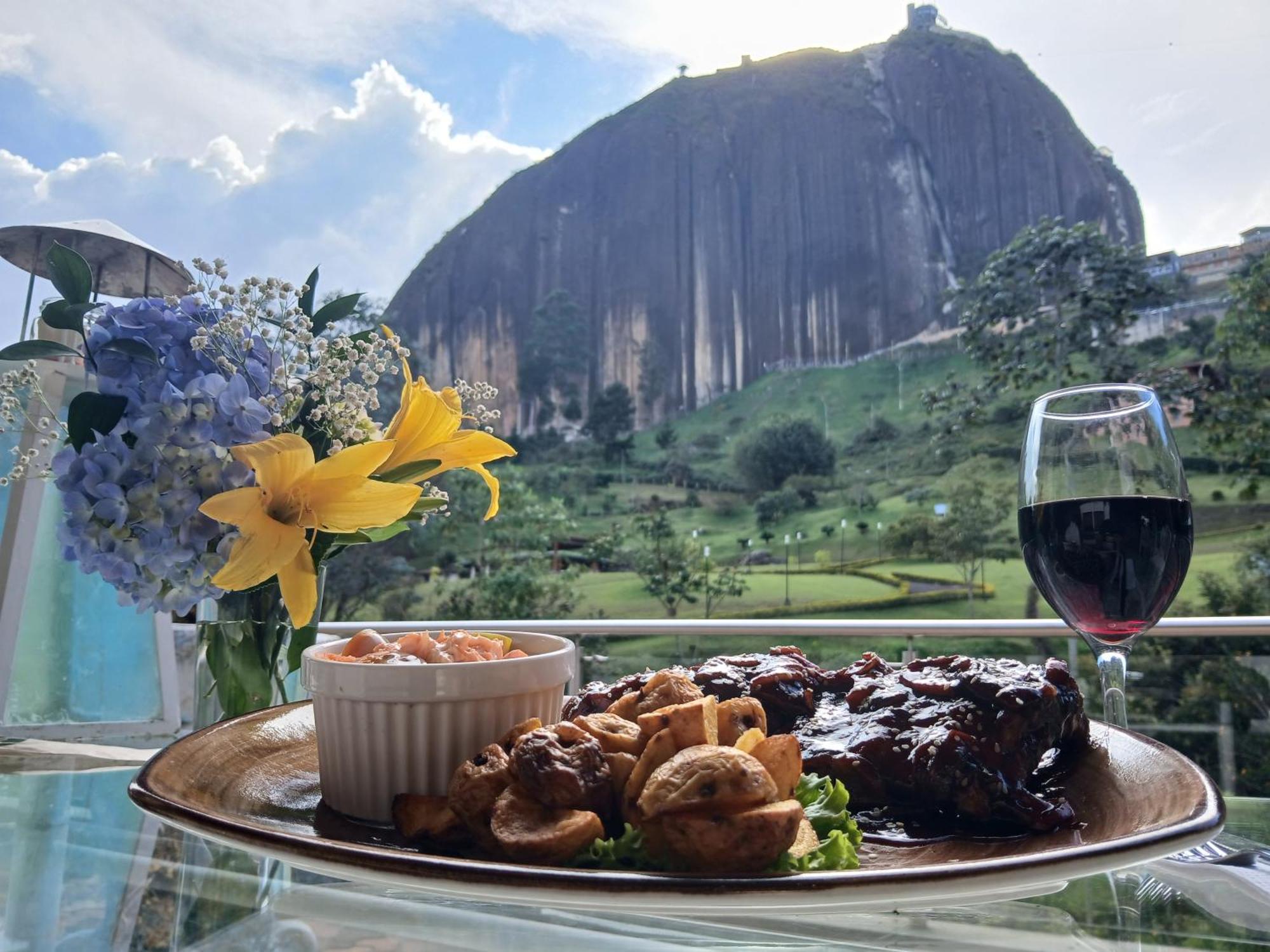 Piedra Del Penol Hotel Guatapé エクステリア 写真
